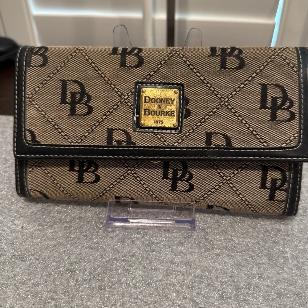 Dooney & Bourke Tan and Black Women's Bag